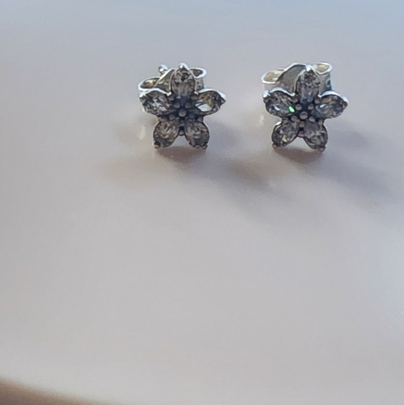 Pandora Sparkling Snowflake Stud Earrings - Picture 5 of 9